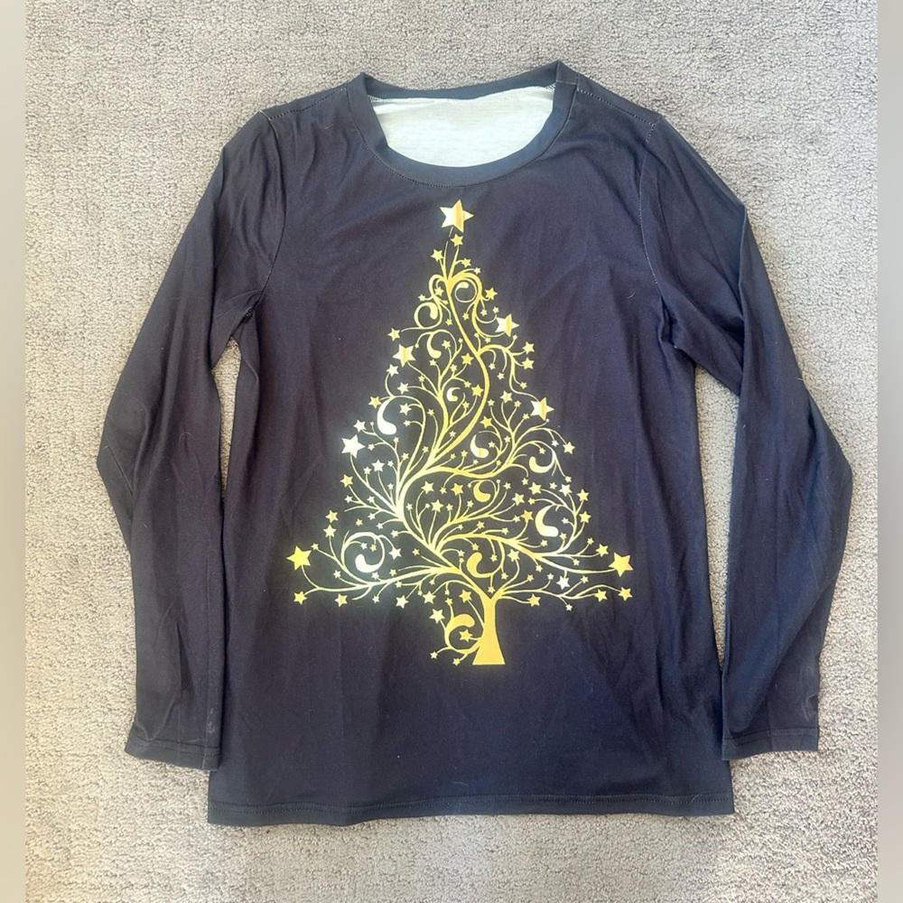 Black Holiday Long-Sleeve Tee with Yellow Tree Design – Size S